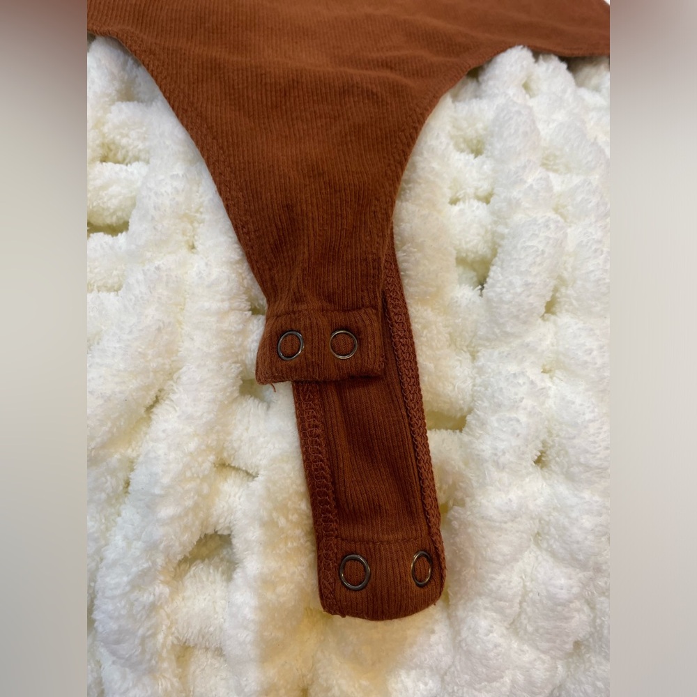 BANANA REPUBLIC | Ribbed Henley Long Sleeve
Stretchy Tight Rust Bodysuit XS - Picture 10 of 15